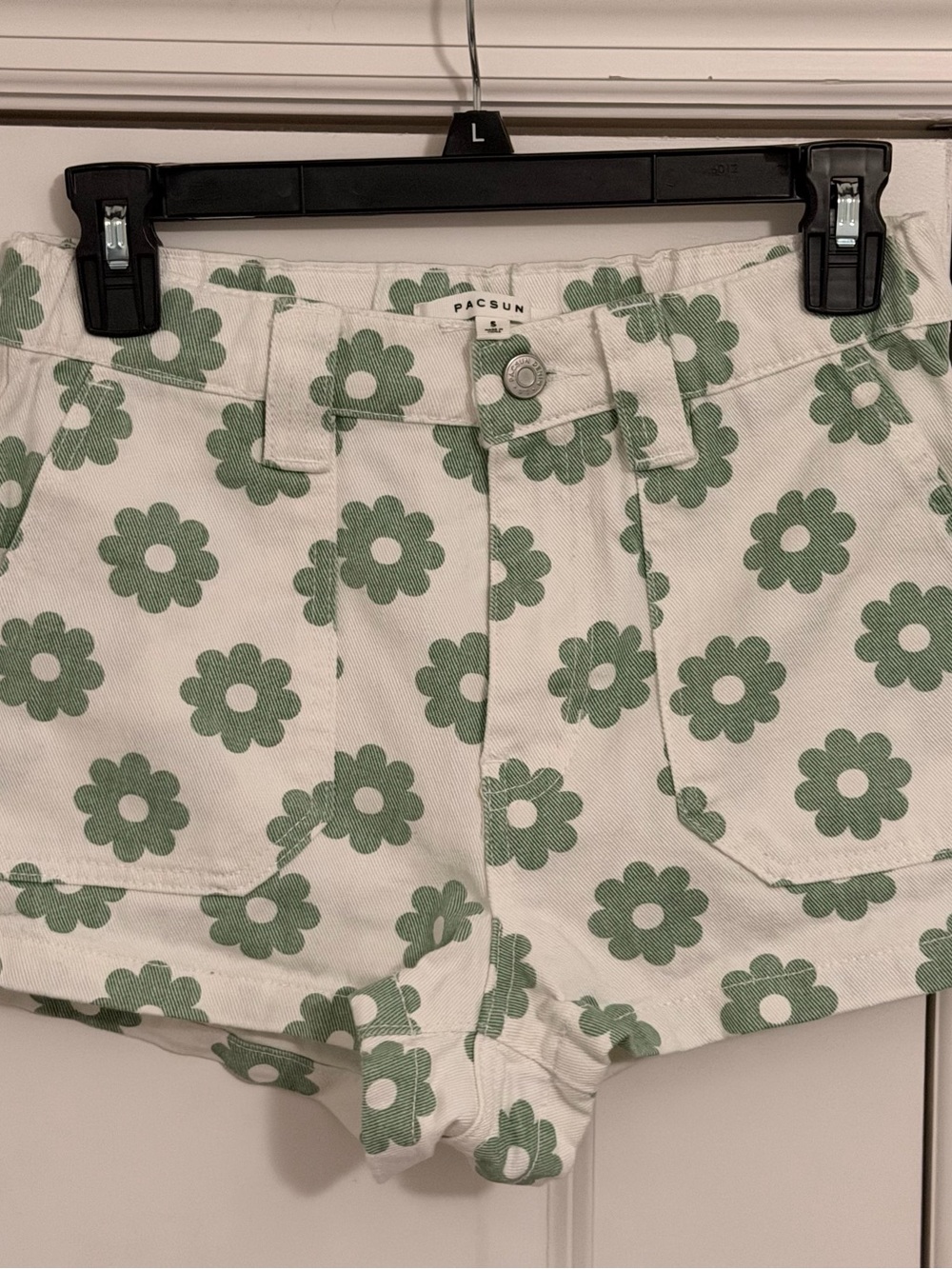 PacSun Cream Shorts with Green Daisy Print